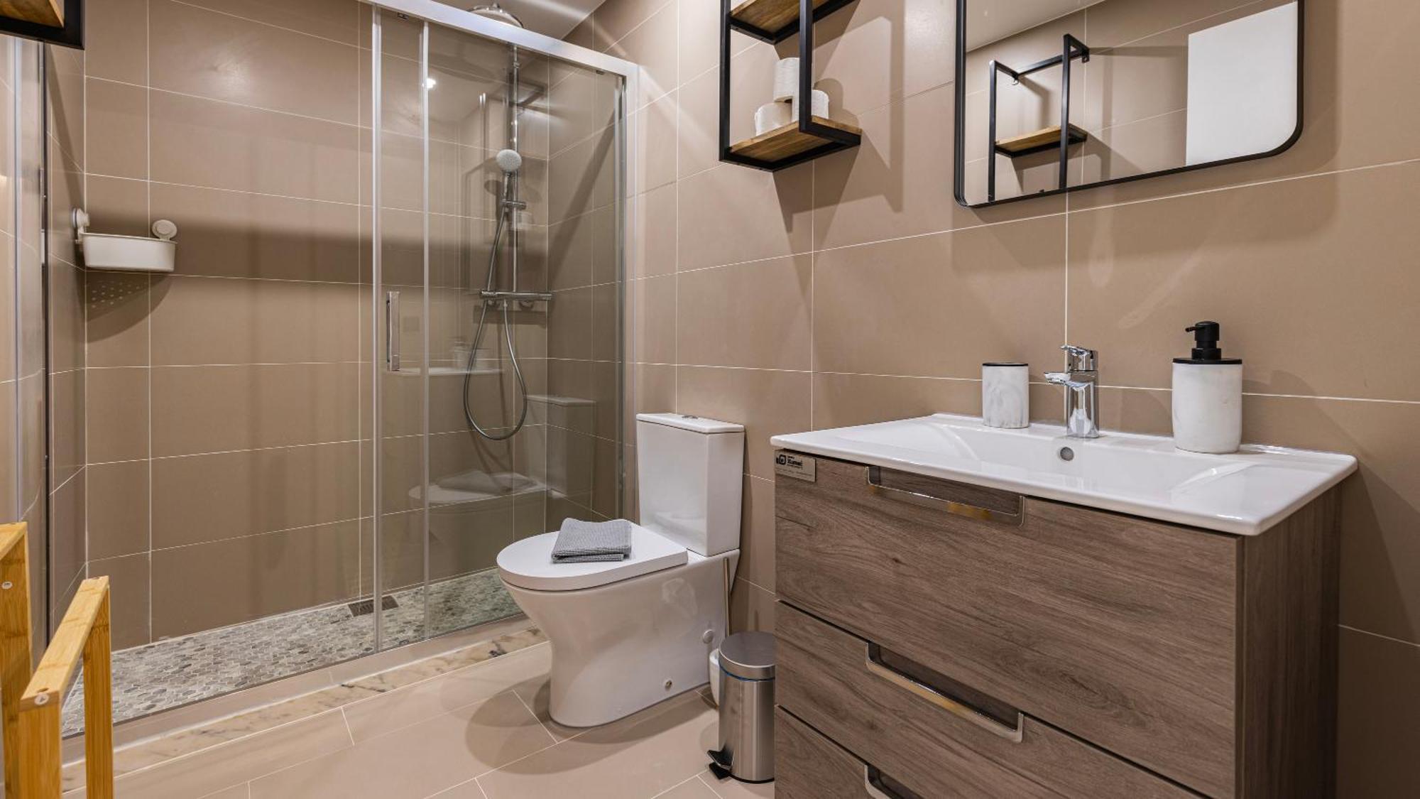 Amazing 3bdr Duplex In By Lovelystay Apartment